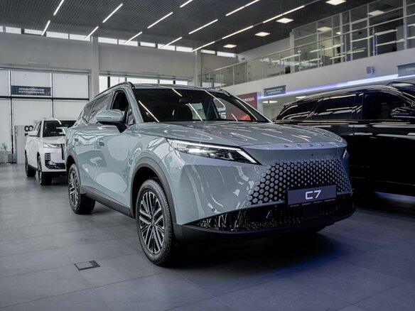 2026 Omoda C7, зелёный, 3099000 рублей - вид 2