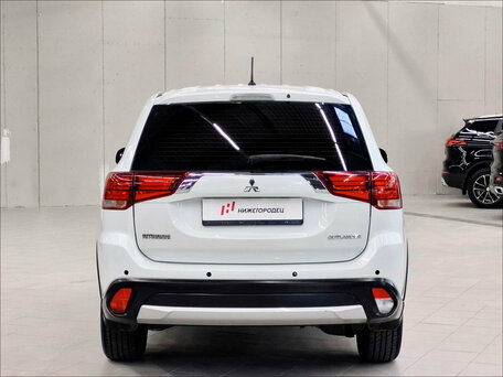 2015 Mitsubishi Outlander III Рестайлинг 2, белый, 1672000 рублей, вид 5