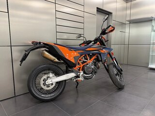 2026 KTM 690 SMC R, оранжевый, 1550000 рублей, вид 4