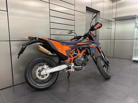2026 KTM 690 SMC R, оранжевый, 1550000 рублей, вид 4