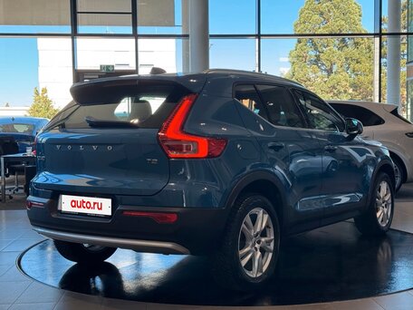 2023 Volvo XC40 I Рестайлинг, синий, 2890000 рублей, вид 3