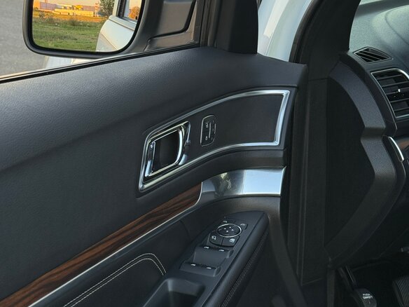 2016 Ford Explorer V Рестайлинг, белый, 2700000 рублей - вид 8