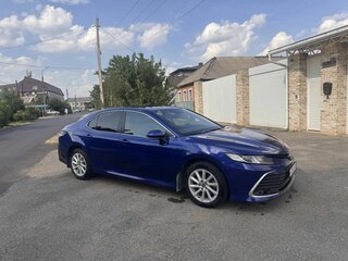 2021 Toyota Camry VIII (XV70) Рестайлинг, синий, 2300000 рублей, вид 2