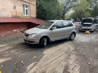 2005 Volkswagen Polo IV Рестайлинг, серебристый, 240000 рублей, вид 2