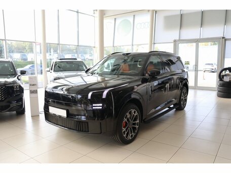 Lynk & Co 900