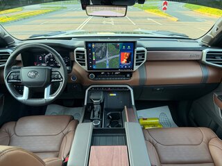 2024 Toyota Tundra CrewMax III, чёрный, 8390000 рублей, вид 2