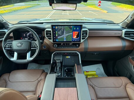2024 Toyota Tundra Crew Max CrewMax III, чёрный, 8550000 рублей, вид 2