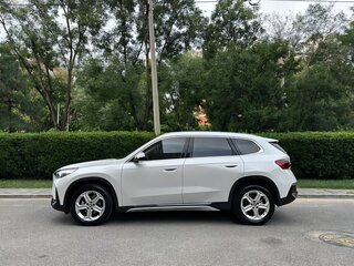 2023 BMW X1 Long 20Li sDrive III (U11/U12), белый, 2870000 рублей, вид 3