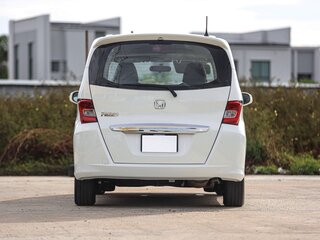2016 Honda Freed I Рестайлинг 2, белый, 948000 рублей, вид 2