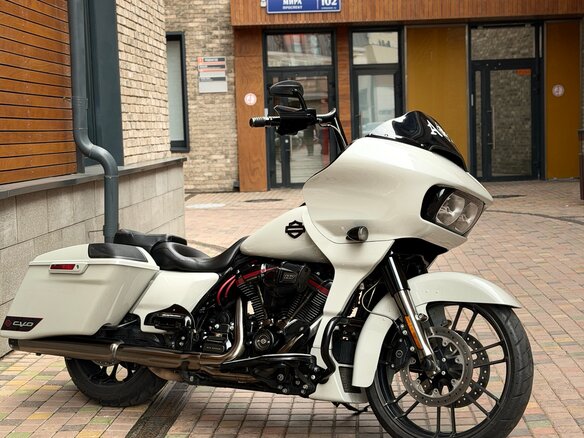 2020 Harley-Davidson CVO Road Glide, серый, 2775000 рублей - вид 1