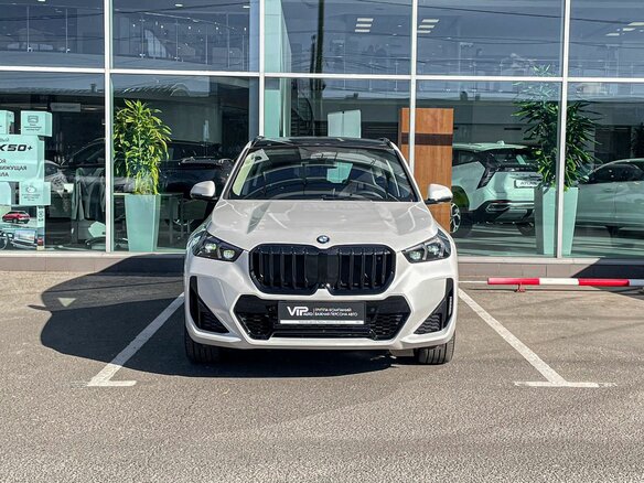 2026 BMW X1 Long 25Li xDrive III (U11/U12), белый, 6400000 рублей - вид 1