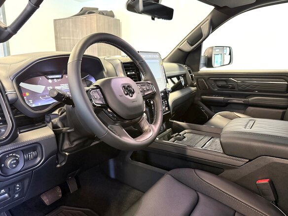 2026 Ram 1500 Crew Cab eTorque V Рестайлинг, чёрный, 11290000 рублей - вид 6
