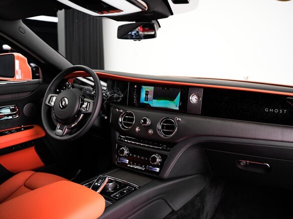 2025 Rolls-Royce Ghost Extended II Рестайлинг (Series II), оранжевый, 44000000 рублей - вид 6