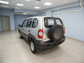 2014 Chevrolet Niva I Рестайлинг, серебристый, 559000 рублей, вид 4