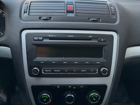 2011 Skoda Octavia II (A5) Рестайлинг, чёрный - вид 12