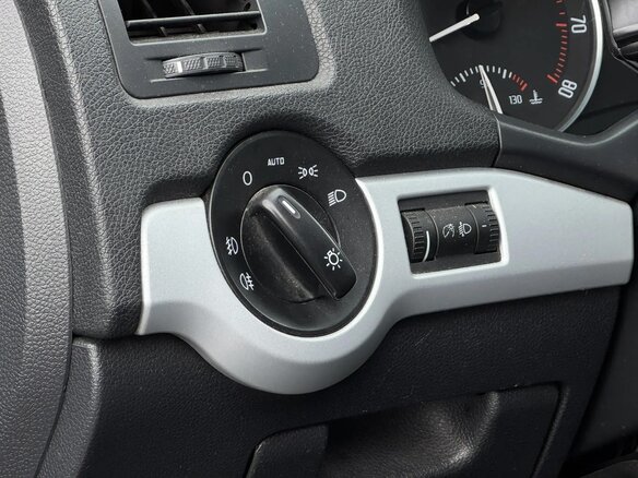 2011 Skoda Octavia II (A5) Рестайлинг, серый, 648000 рублей - вид 12