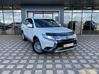 2021 Mitsubishi Outlander III Рестайлинг 3, белый, 2020000 рублей, вид 3