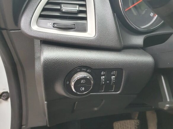 2011 Opel Astra J, белый, 550000 рублей - вид 17