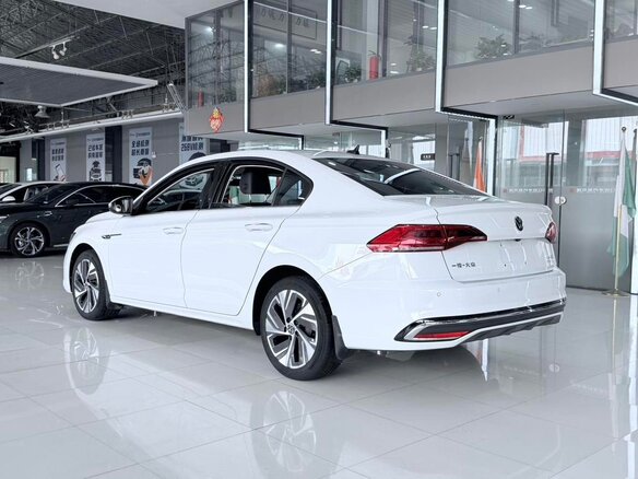 2023 Volkswagen Bora IV (China Market) Рестайлинг, белый, 1200000 рублей - вид 5