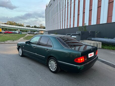 1996 Mercedes-Benz E-Класс 230 II (W210, S210), зелёный, 250000 рублей, вид 5