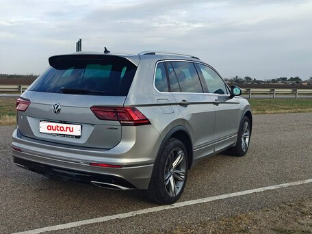 2018 Volkswagen Tiguan II, серебристый, 2950000 рублей, вид 1