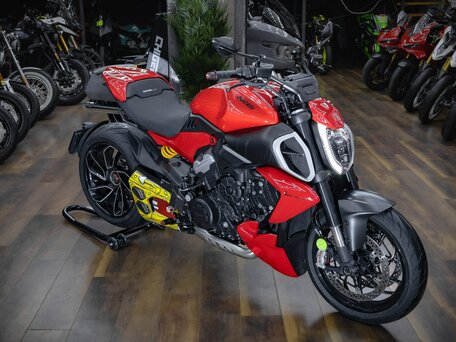 2023 Ducati Diavel V4, красный, 2890000 рублей, вид 3