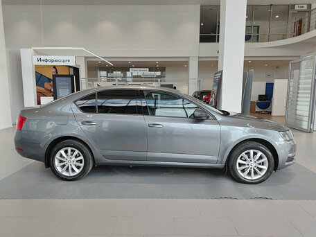 2019 Skoda Octavia III (A7) Рестайлинг, серый, 1770000 рублей, вид 4