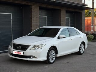 2013 Toyota Camry VII (XV50), белый, 1750000 рублей, вид 1