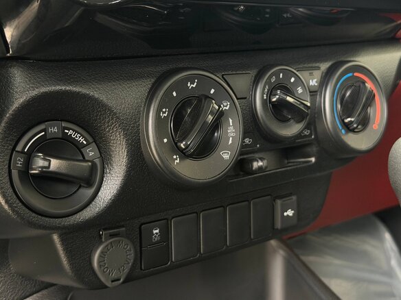 2026 Toyota Hilux VIII Рестайлинг 2, белый, 5900000 рублей - вид 15
