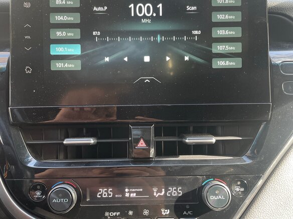 2023 Toyota Camry VIII (XV70) Рестайлинг, чёрный, 3250000 рублей - вид 6