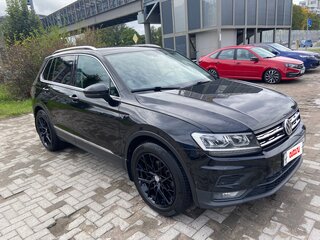 2017 Volkswagen Tiguan II, чёрный, 1950000 рублей, вид 3