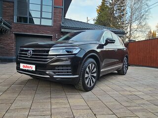 2018 Volkswagen Touareg III, коричневый, 5080000 рублей, вид 1