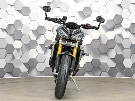 2021 Triumph Speed Triple, серый, 1199000 рублей, вид 5