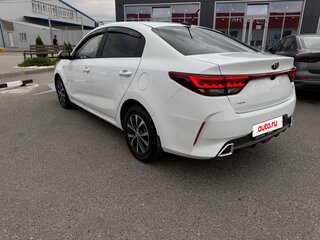 2021 Kia Rio IV Рестайлинг, белый, 1720000 рублей, вид 4