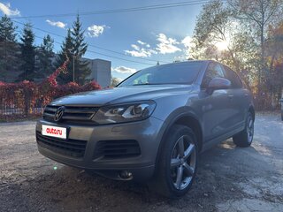 2013 Volkswagen Touareg II, серый, 1836000 рублей, вид 4