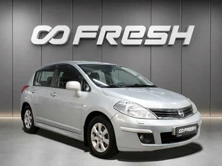 2011 Nissan Tiida I Рестайлинг, серебристый, 720000 рублей, вид 1