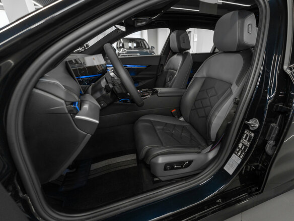 2024 BMW 5 серии 530i xDrive VIII (G60/G61/G68), синий, 8500000 рублей - вид 15