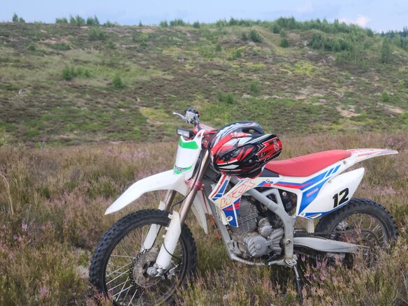 2024 Motoland CRF250 Enduro, белый, 100000 рублей - вид 1