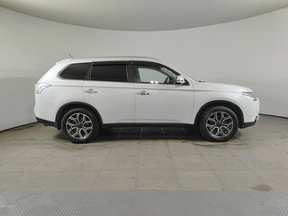 2014 Mitsubishi Outlander III Рестайлинг, белый, 2220000 рублей, вид 4