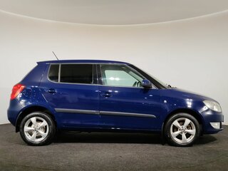 2011 Skoda Fabia II Рестайлинг, синий, 640000 рублей, вид 4
