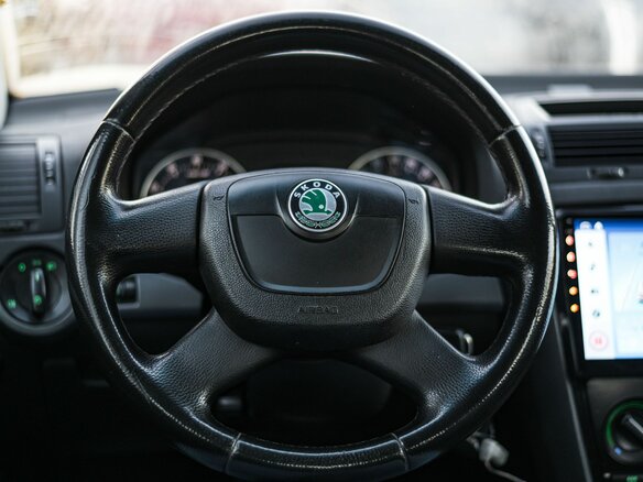 2011 Skoda Octavia II (A5) Рестайлинг, белый, 530000 рублей - вид 5