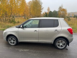 2013 Skoda Fabia II Рестайлинг, бежевый, 600000 рублей, вид 3