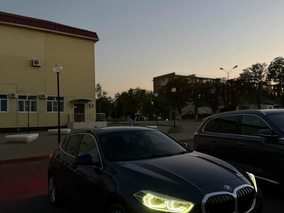 2019 BMW 1 серии 118i III (F40), синий, 2099000 рублей - вид 2