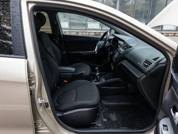 2015 Kia Rio III Рестайлинг, бежевый - вид 14