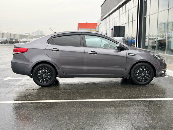 2015 Kia Rio III Рестайлинг, серый, 460000 рублей - вид 5