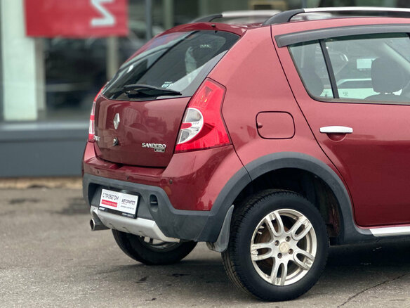 2013 Renault Sandero Stepway I, красный, 739000 рублей - вид 5