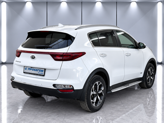 2020 Kia Sportage IV Рестайлинг, белый, 2240000 рублей, вид 4