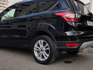 2018 Ford Kuga II Рестайлинг, чёрный, 1700000 рублей, вид 5