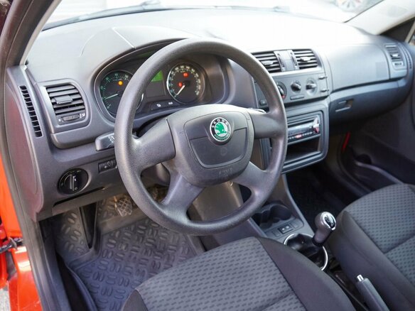 2011 Skoda Fabia II Рестайлинг, красный, 350000 рублей - вид 10