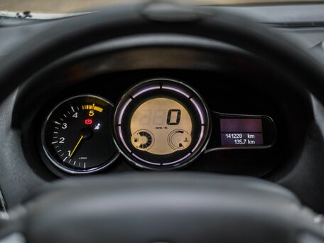 2010 Renault Megane III, белый, 688000 рублей, вид 5